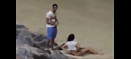 Casal flagrados metendo na areia da praia no Rio de Janeiro
