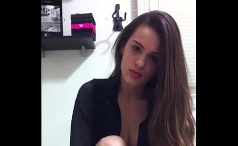 Amadora se masturbando e gravando video Maria Eduarda Covolo